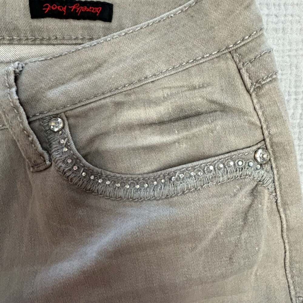 Miss Me Women's Embellished Fleur-de-Lis Pocket Jeans - Picture 8 of 10